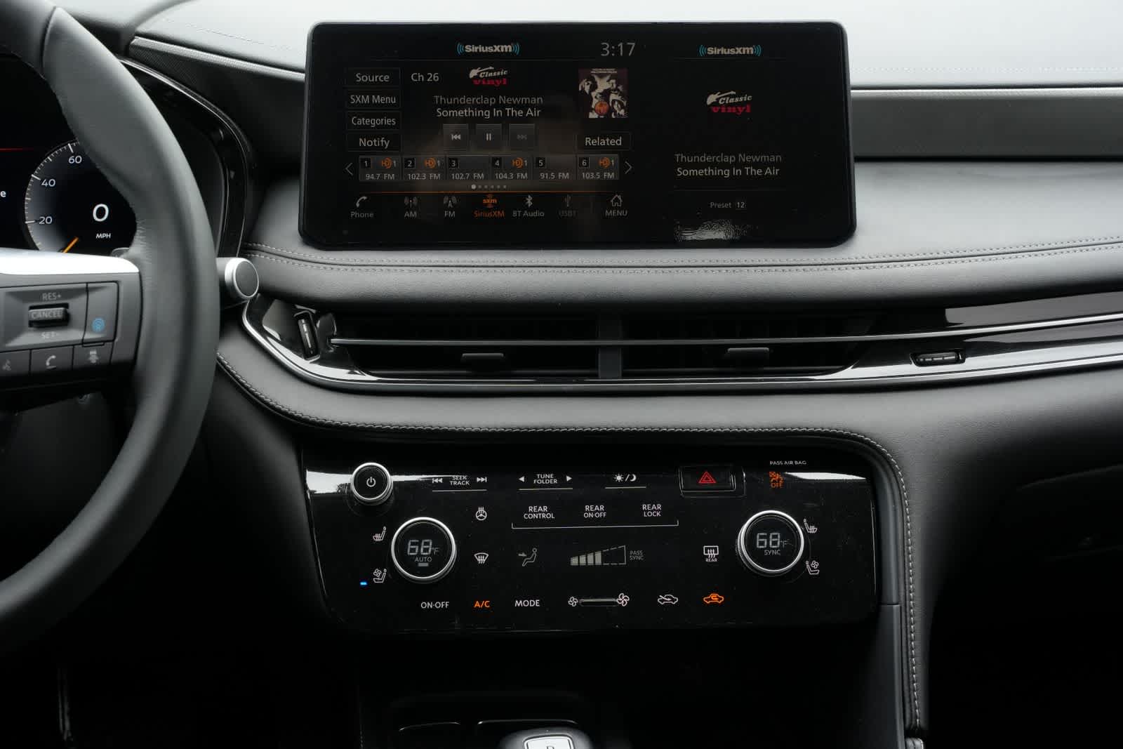 2023 INFINITI QX60 LUXE