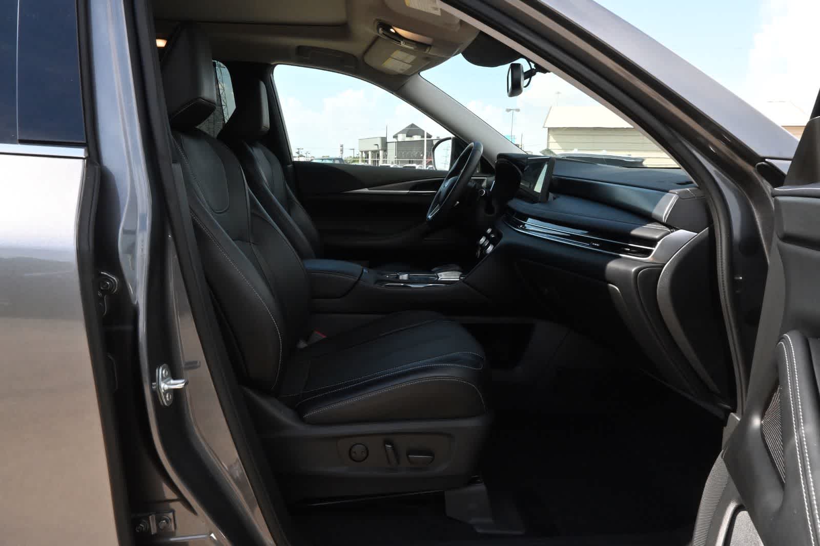 2022 INFINITI QX60 LUXE