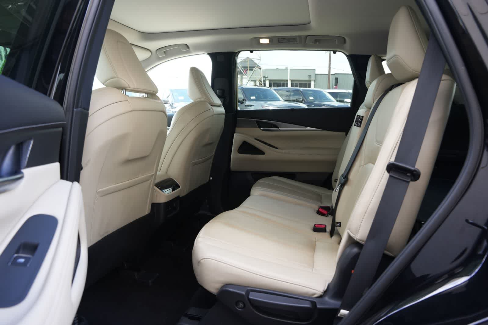 2023 INFINITI QX60 LUXE