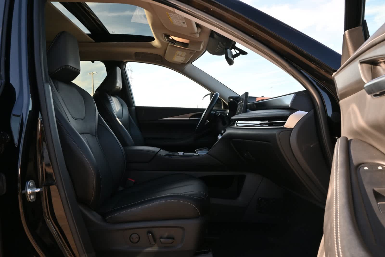 2024 INFINITI QX60 LUXE