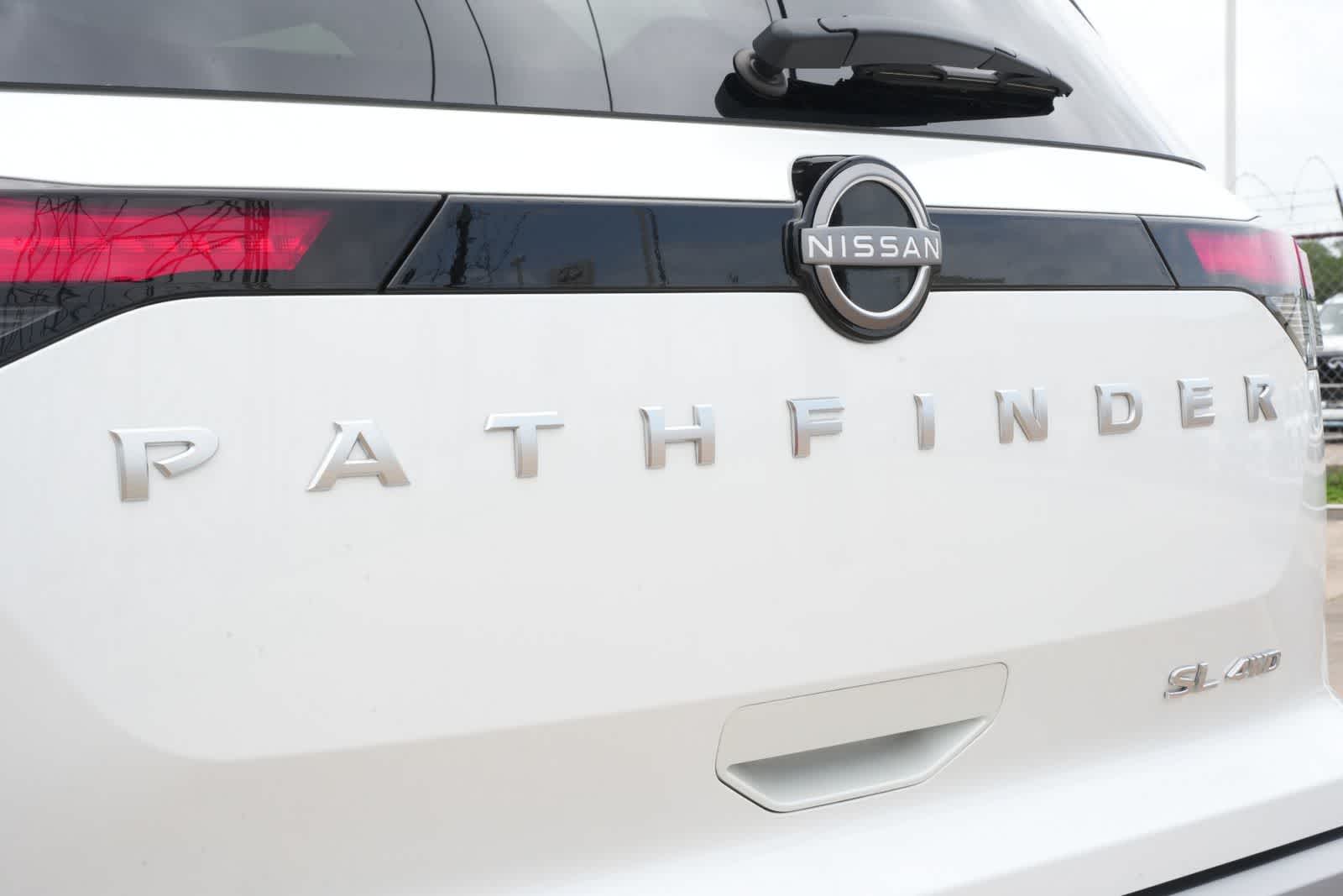 2025 Nissan Pathfinder SL