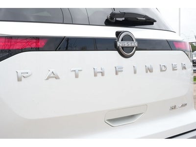 2025 Nissan Pathfinder SL
