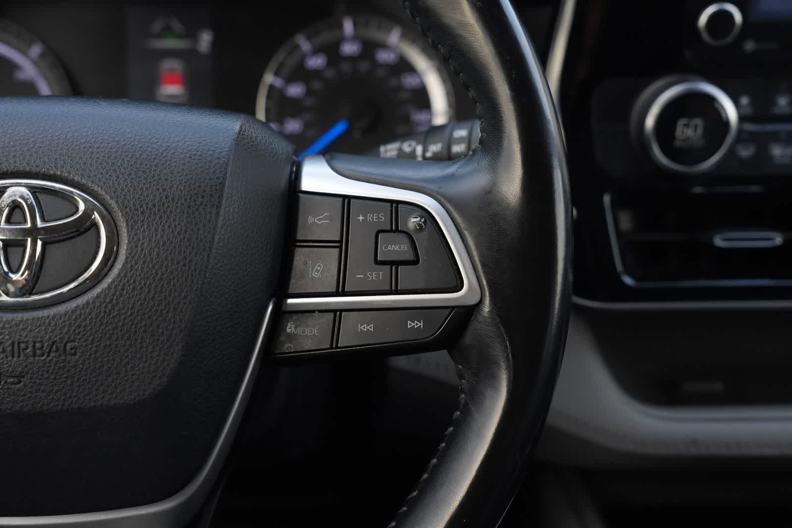 2022 Toyota Highlander Hybrid LE