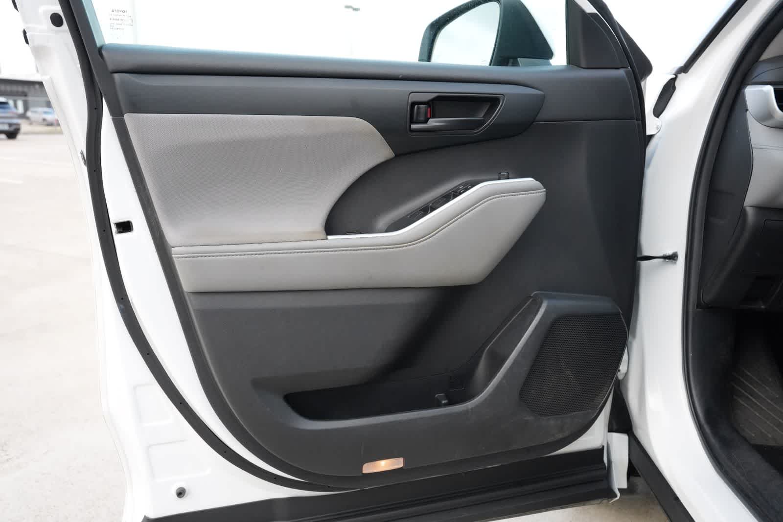 2022 Toyota Highlander Hybrid LE