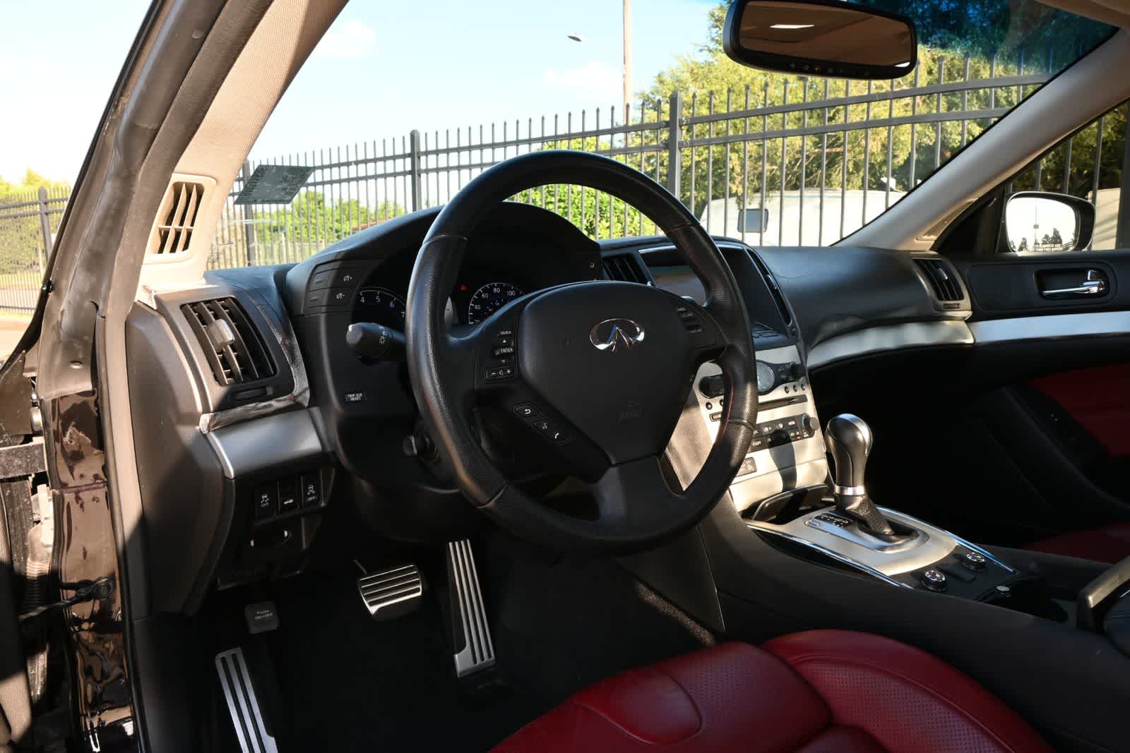 2011 INFINITI G37 Coupe IPL