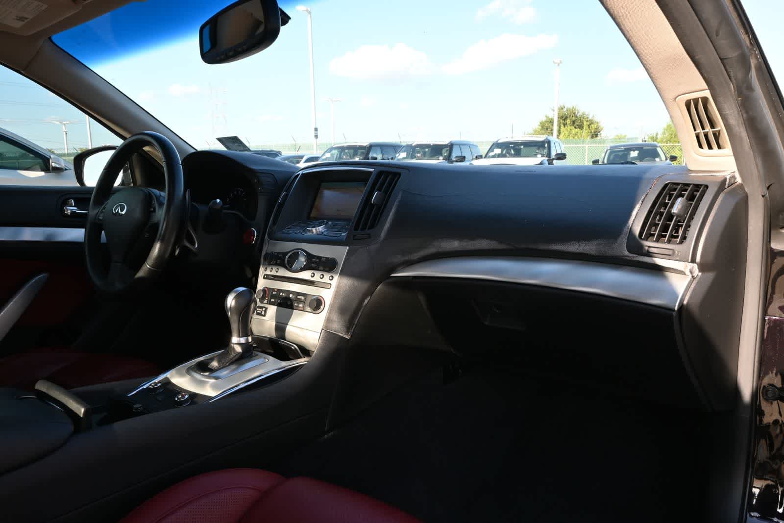 2011 INFINITI G37 Coupe IPL