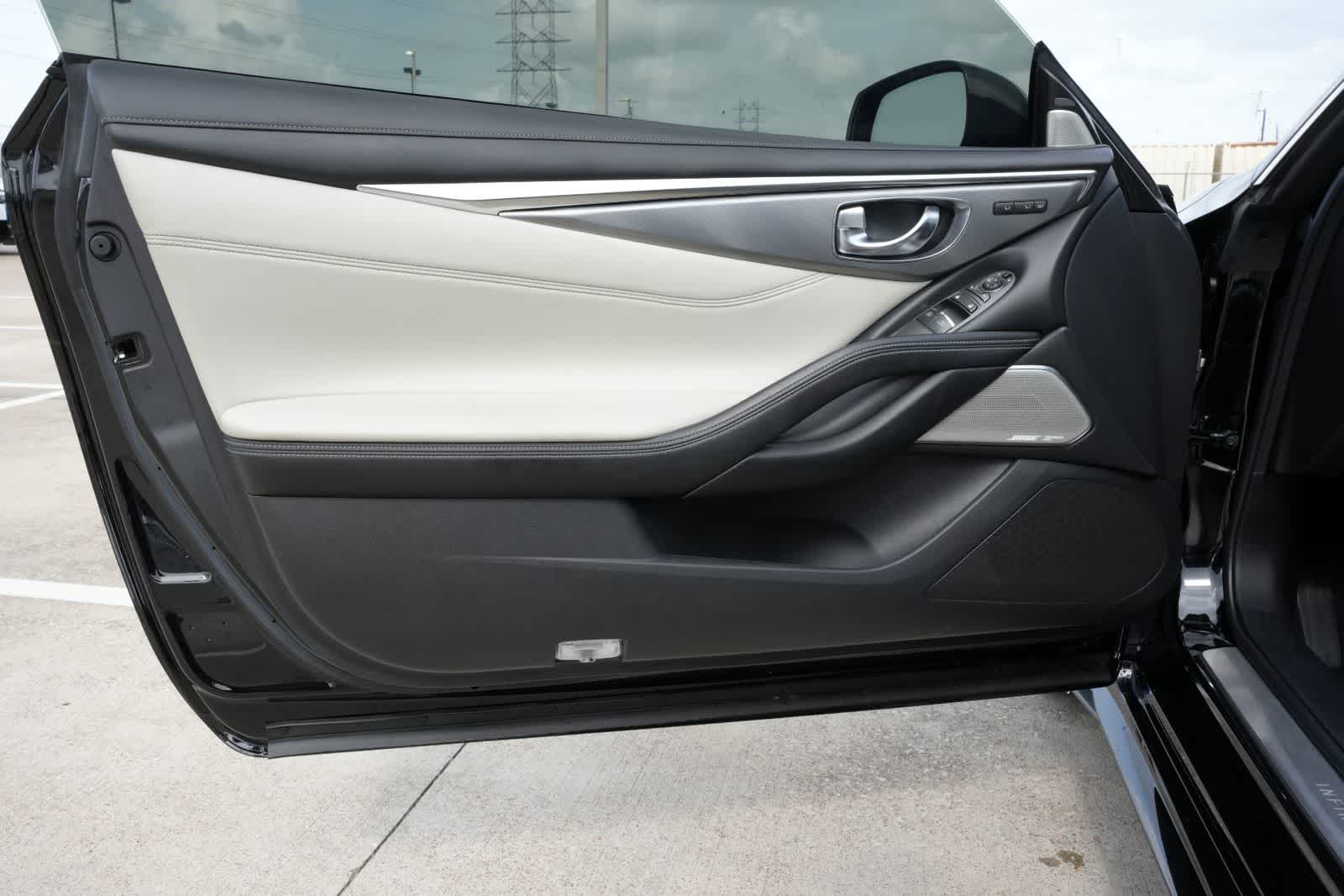 2022 INFINITI Q60 LUXE