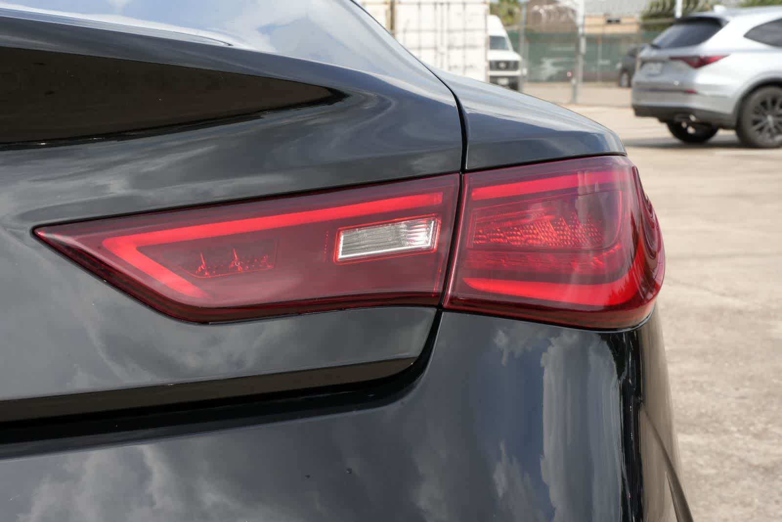 2022 INFINITI Q60 LUXE