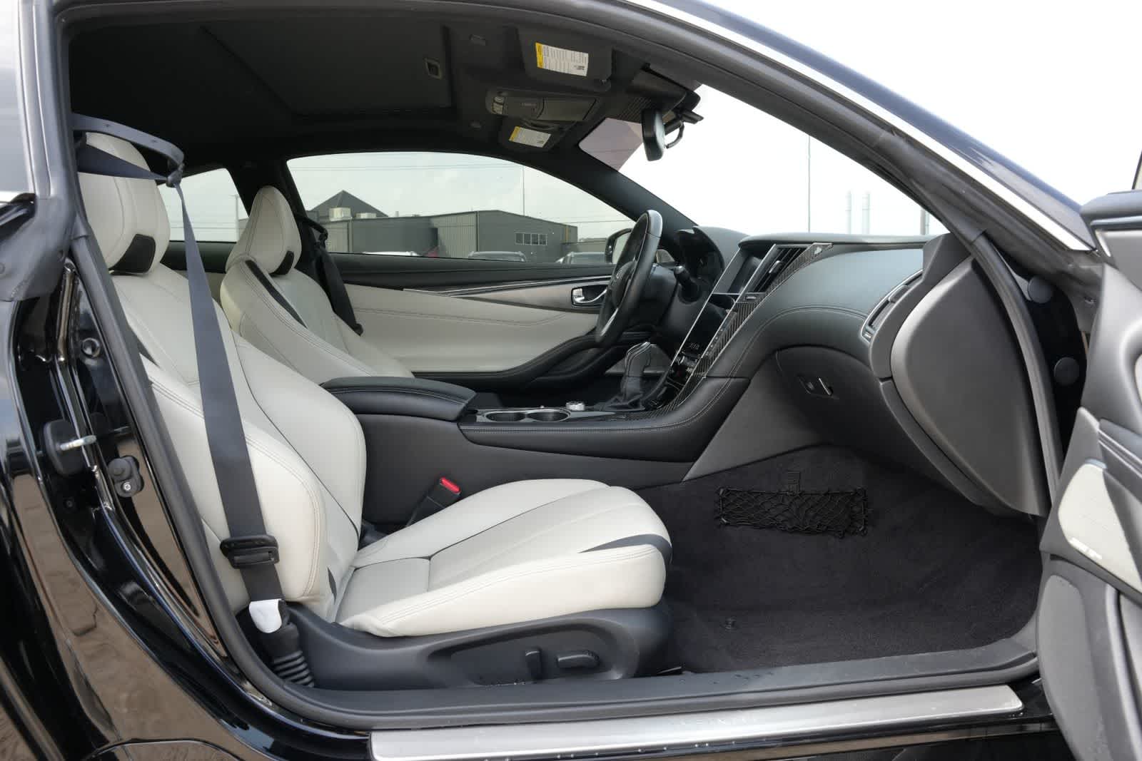 2022 INFINITI Q60 LUXE