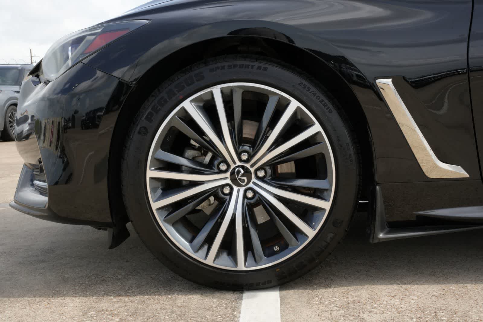 2022 INFINITI Q60 LUXE