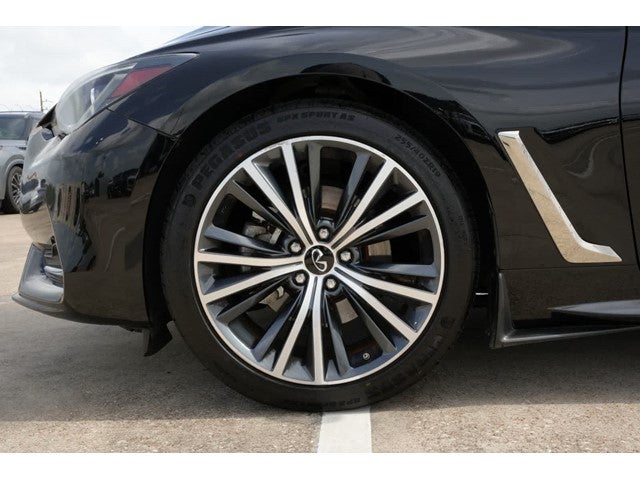 2022 INFINITI Q60 LUXE