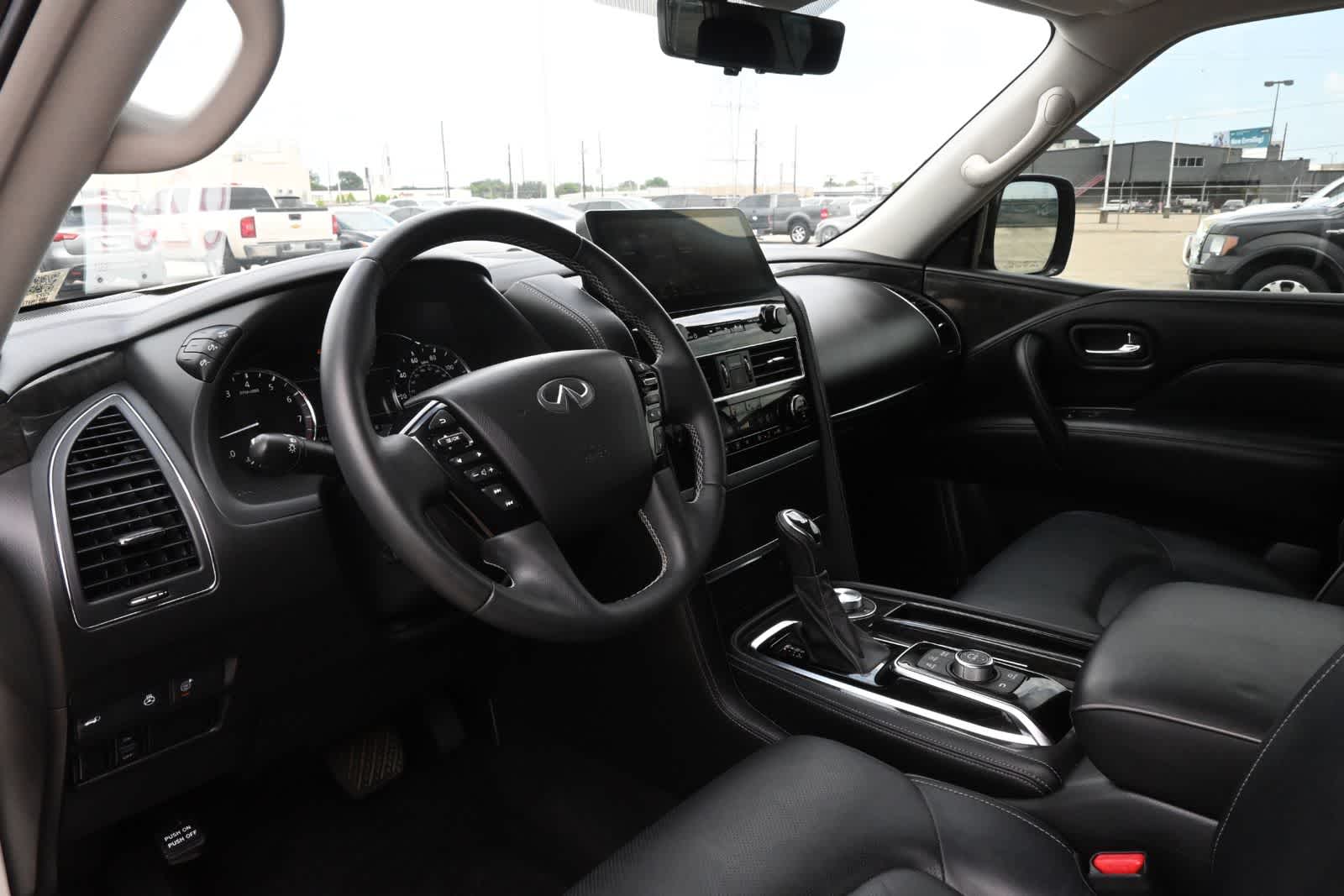 2022 INFINITI QX80 LUXE