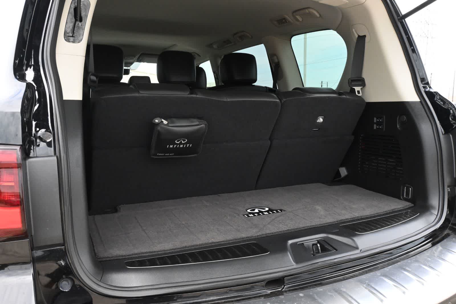 2022 INFINITI QX80 LUXE