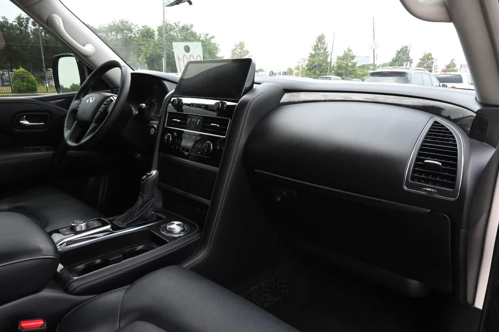 2022 INFINITI QX80 LUXE