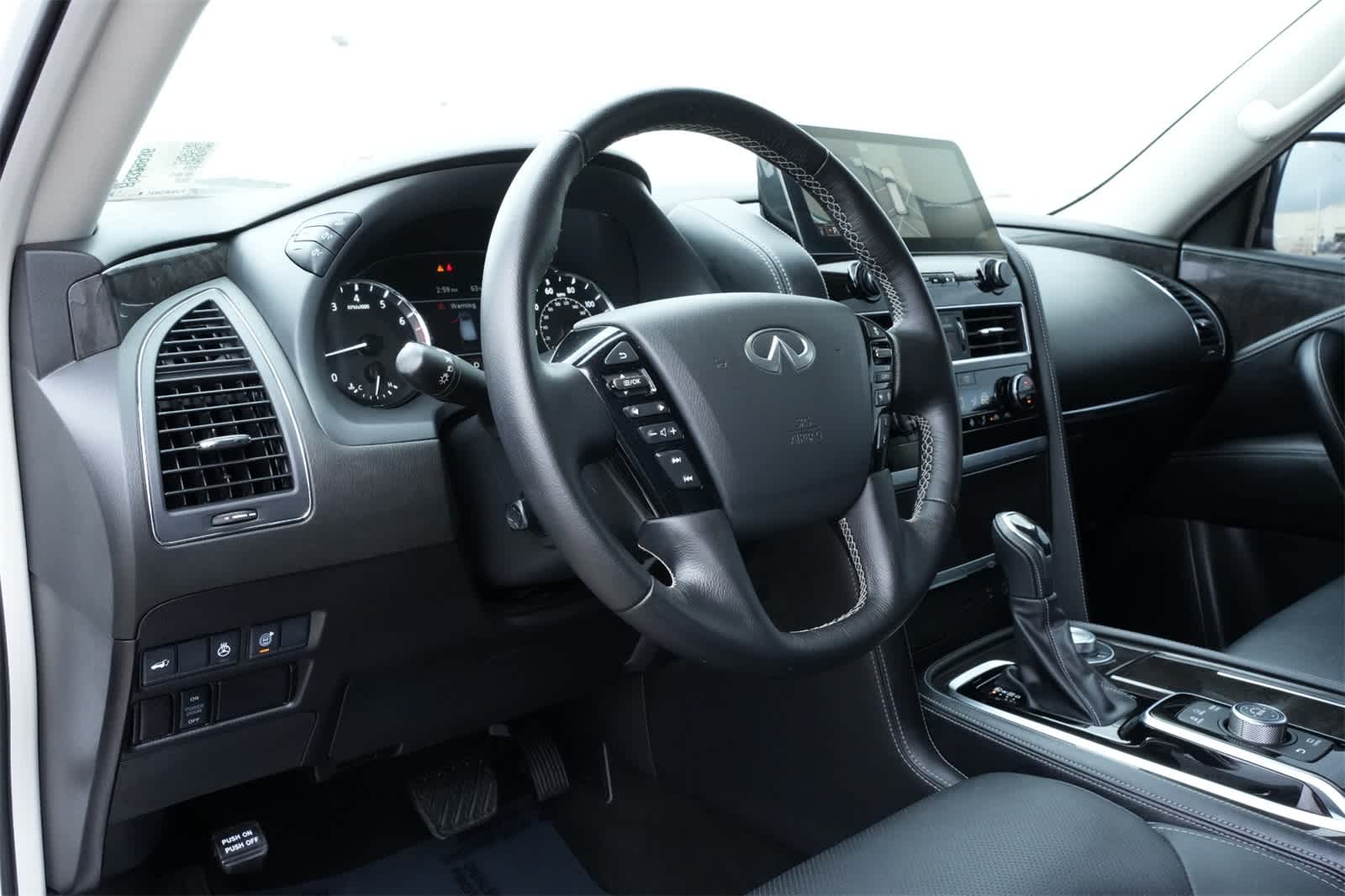 2024 INFINITI QX80 LUXE 4WD