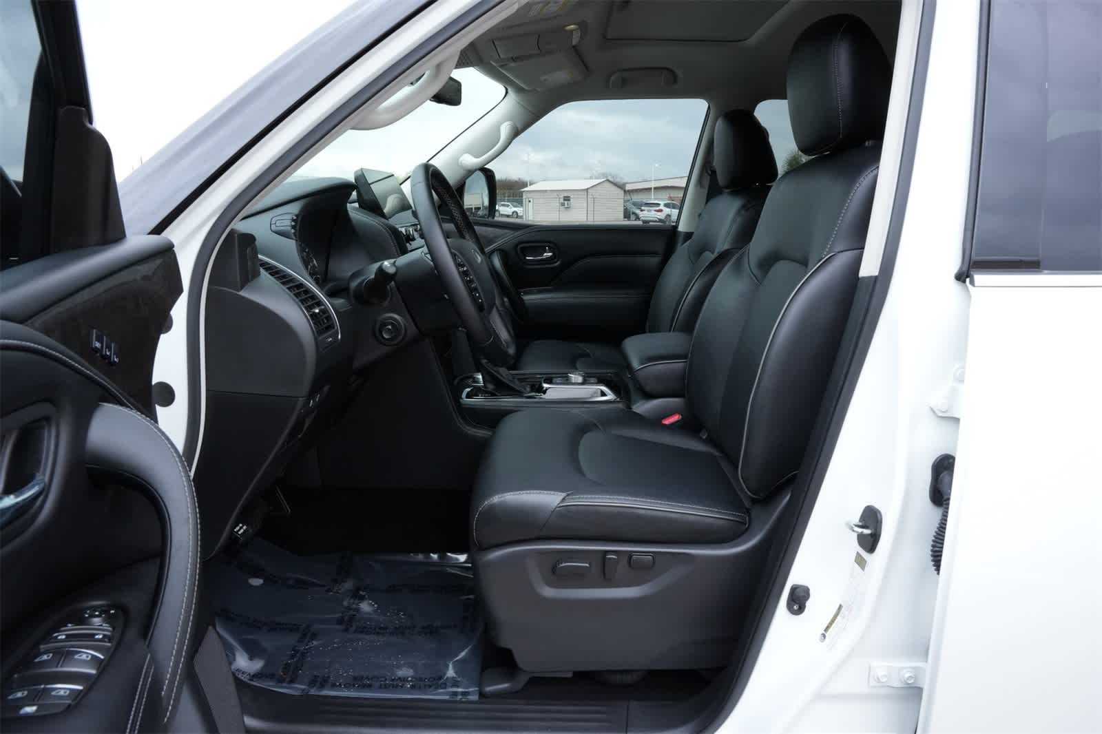 2024 INFINITI QX80 LUXE 4WD