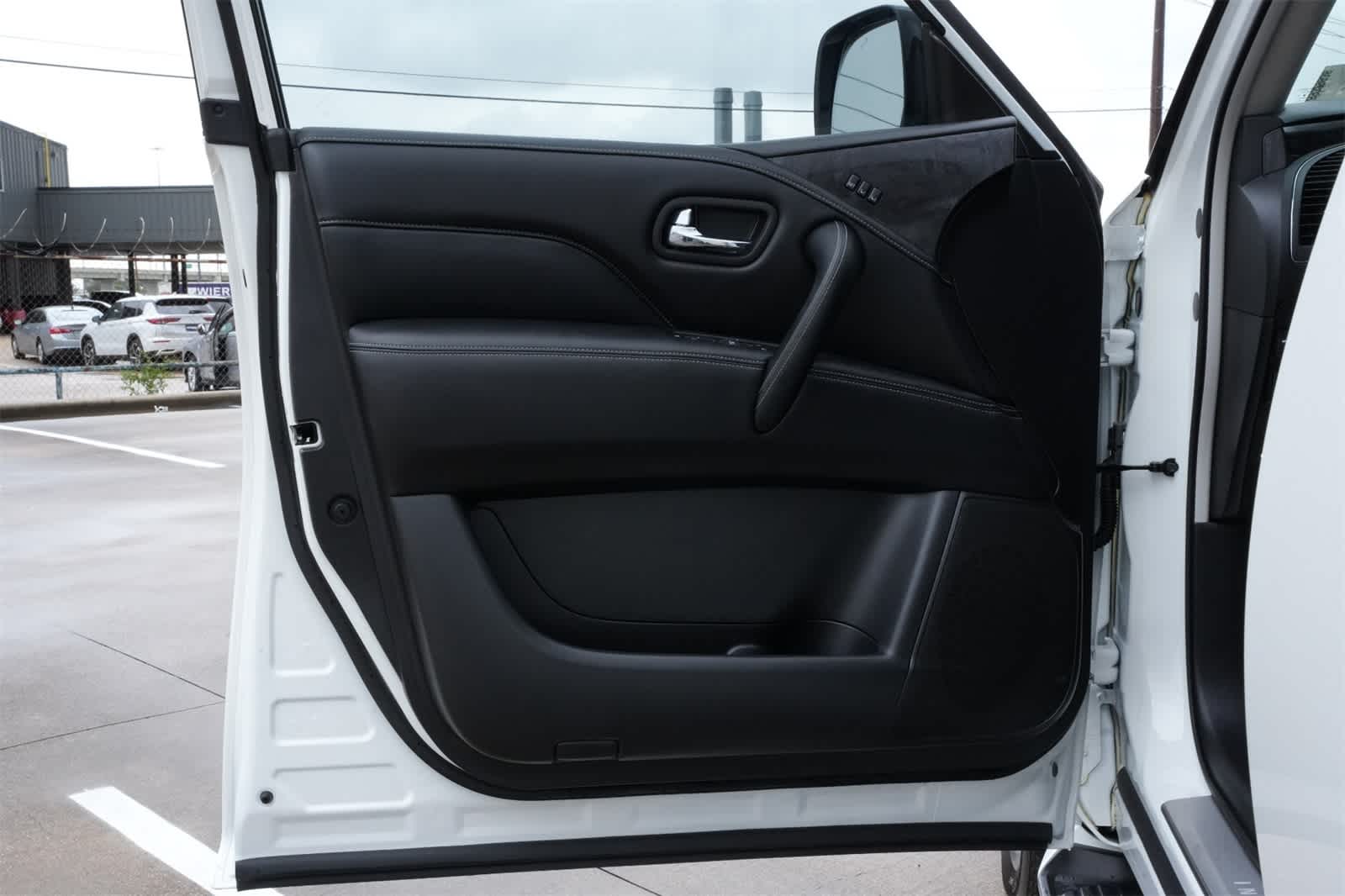 2024 INFINITI QX80 LUXE 4WD