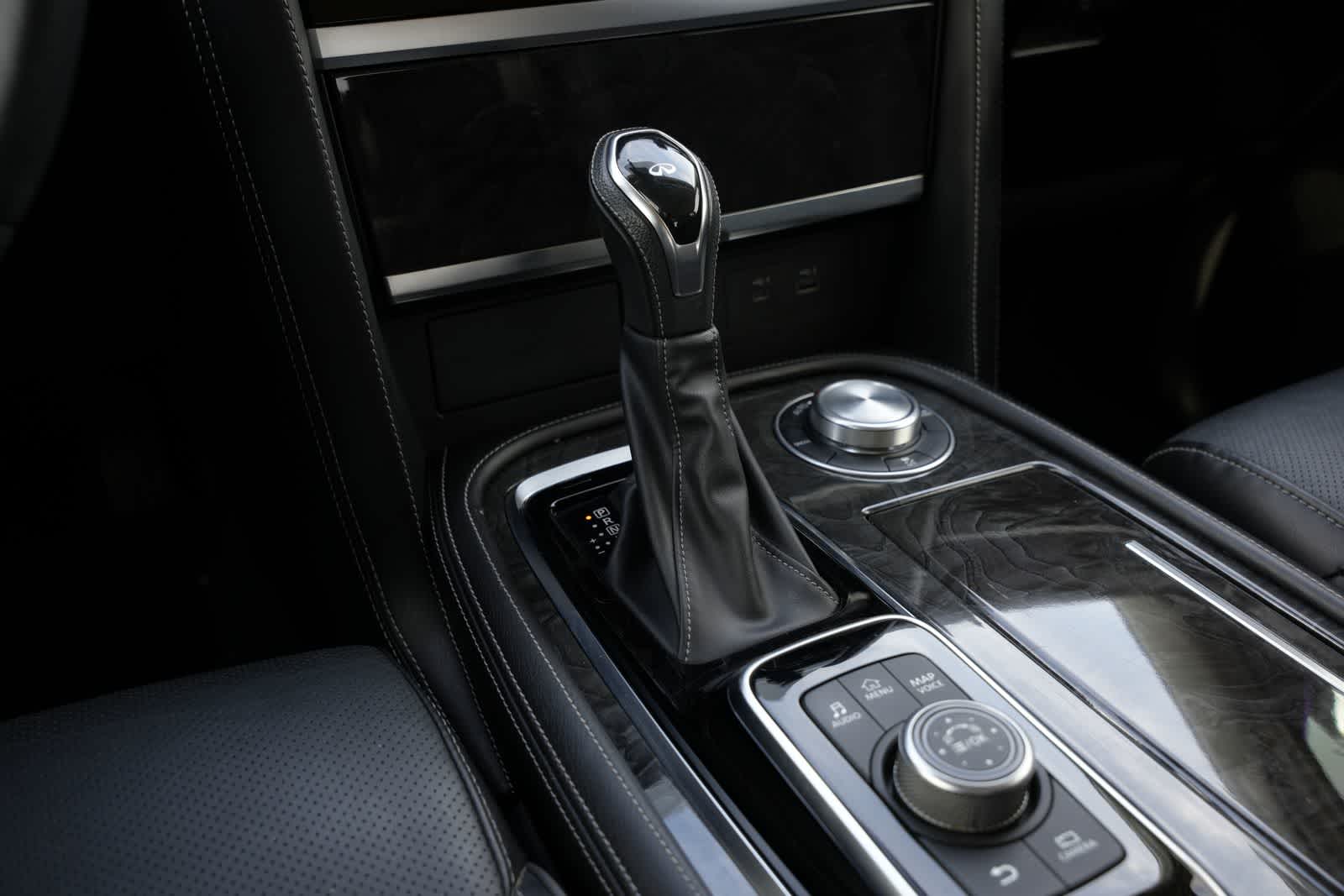 2023 INFINITI QX80 LUXE