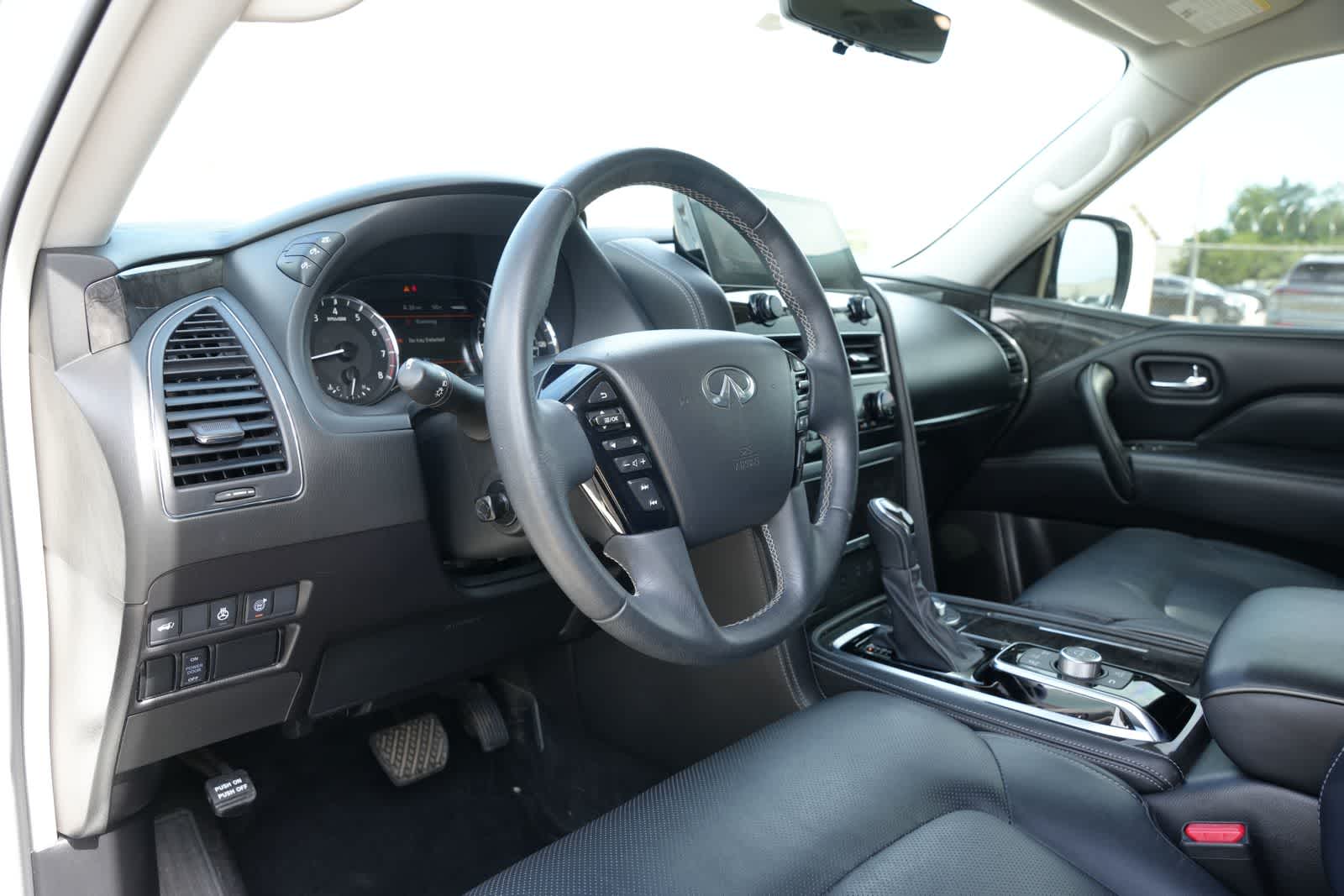 2023 INFINITI QX80 LUXE