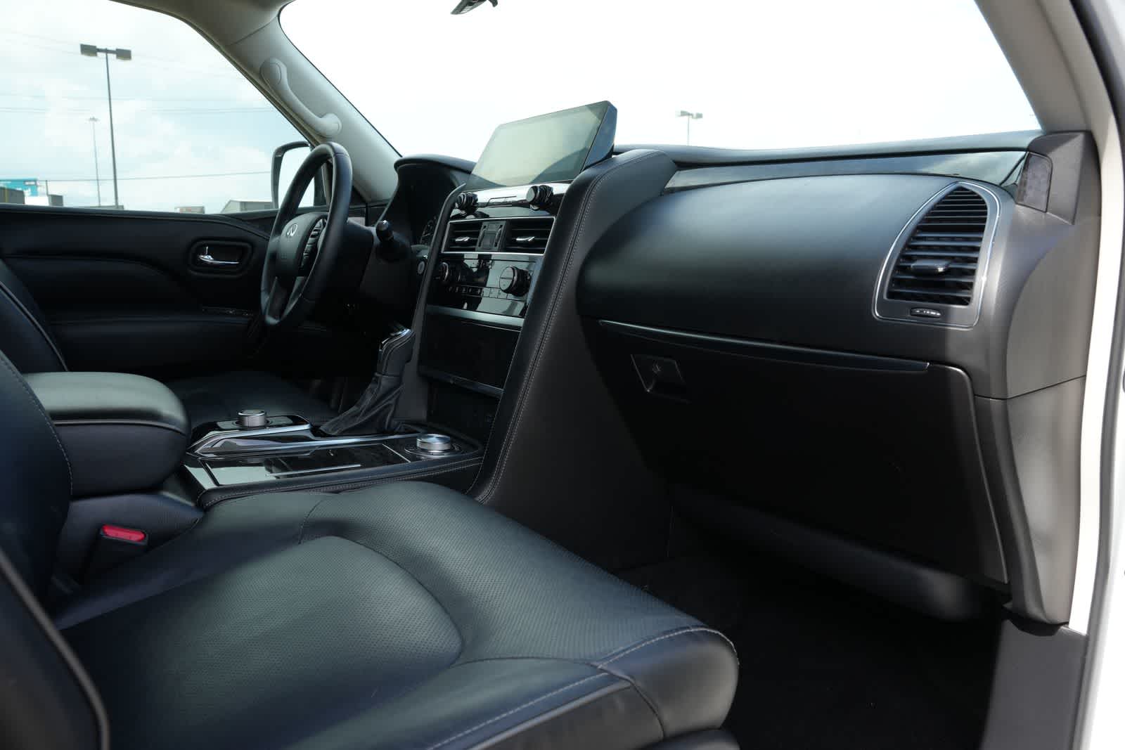 2023 INFINITI QX80 LUXE
