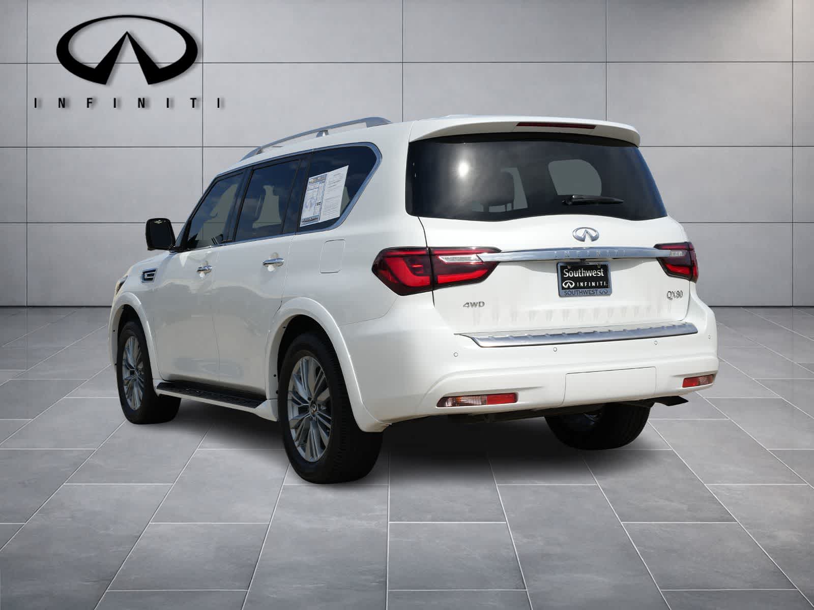 2023 INFINITI QX80 LUXE