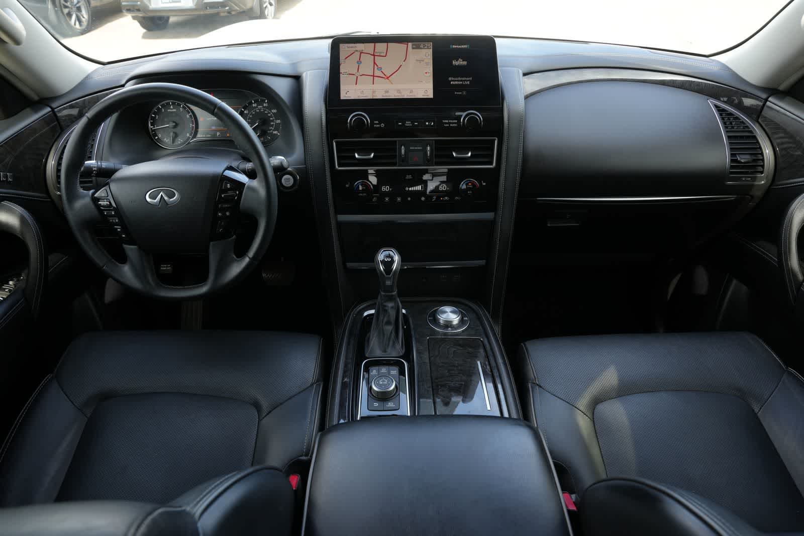 2023 INFINITI QX80 LUXE