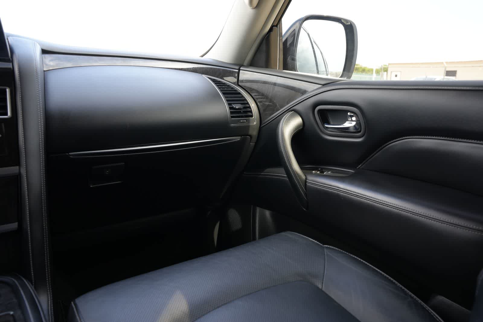 2023 INFINITI QX80 LUXE