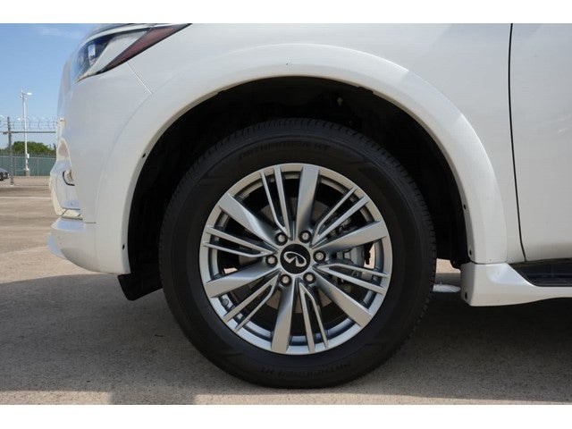 2023 INFINITI QX80 LUXE