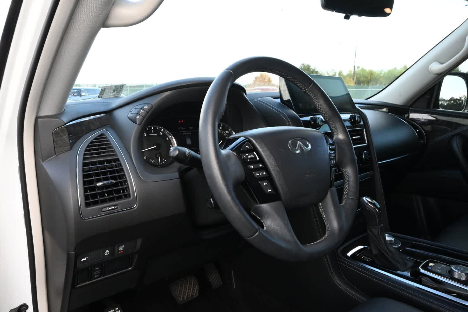 2022 INFINITI QX80 LUXE