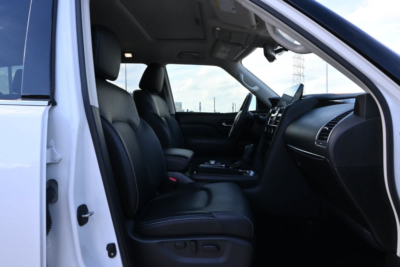 2022 INFINITI QX80 LUXE