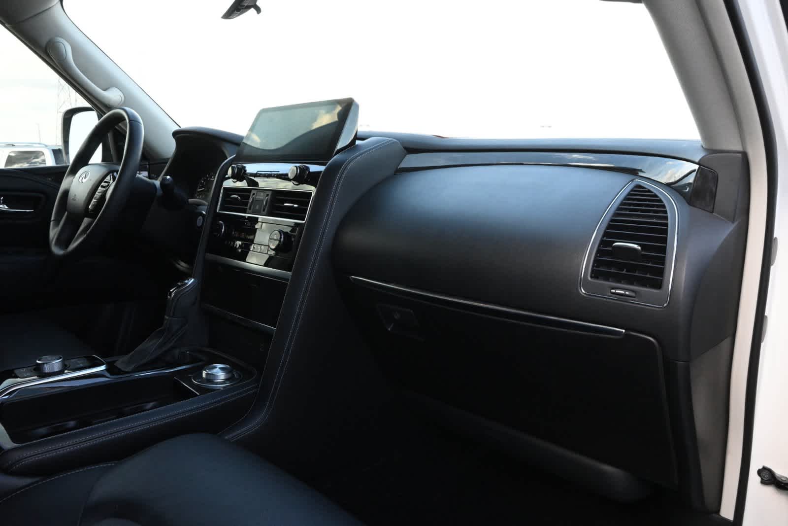 2022 INFINITI QX80 LUXE