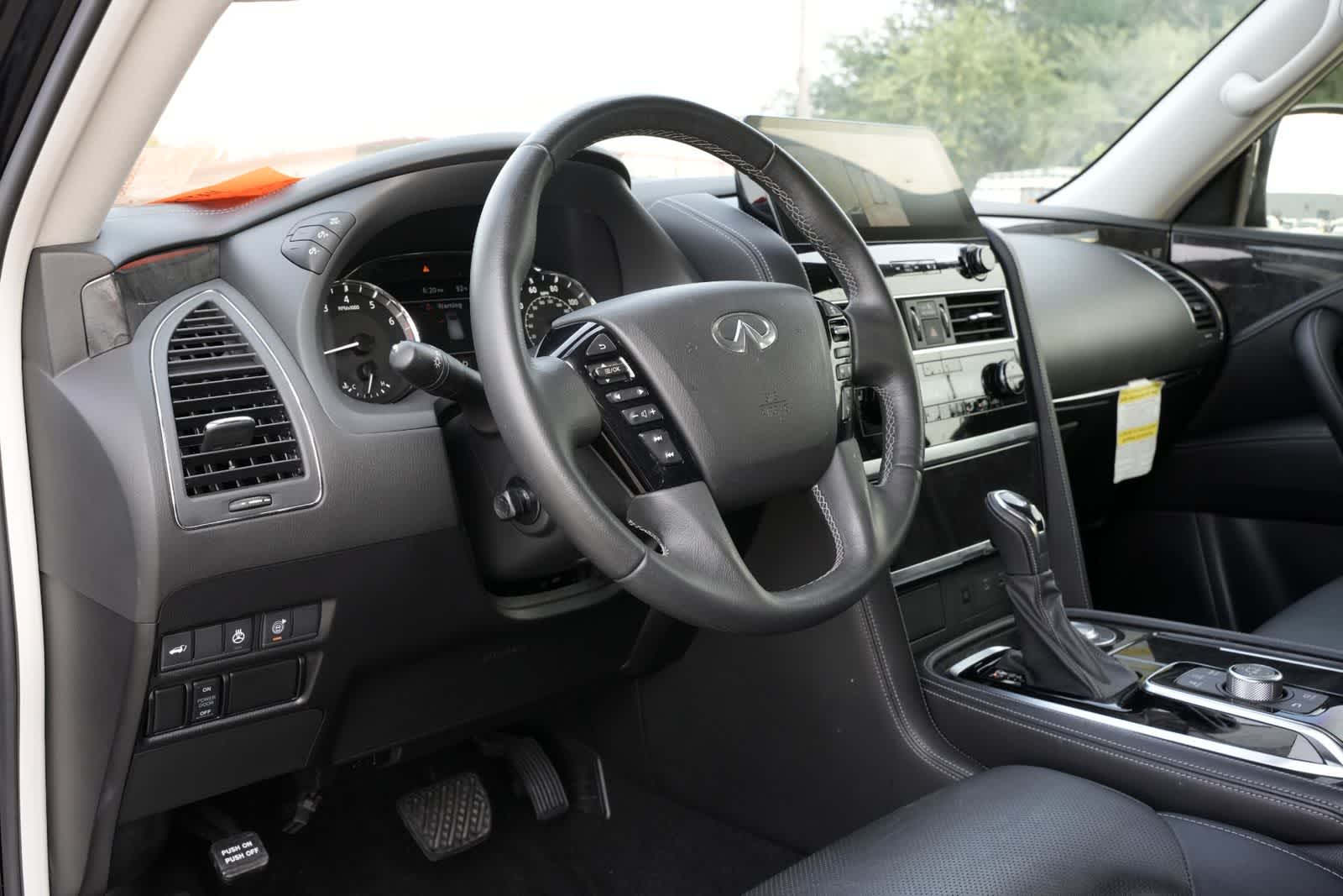 2023 INFINITI QX80 LUXE