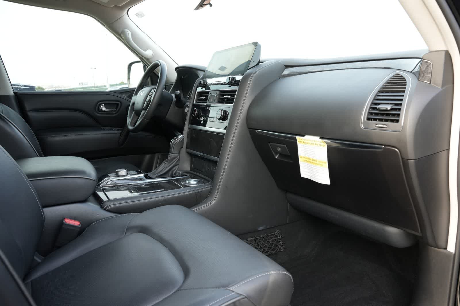 2023 INFINITI QX80 LUXE