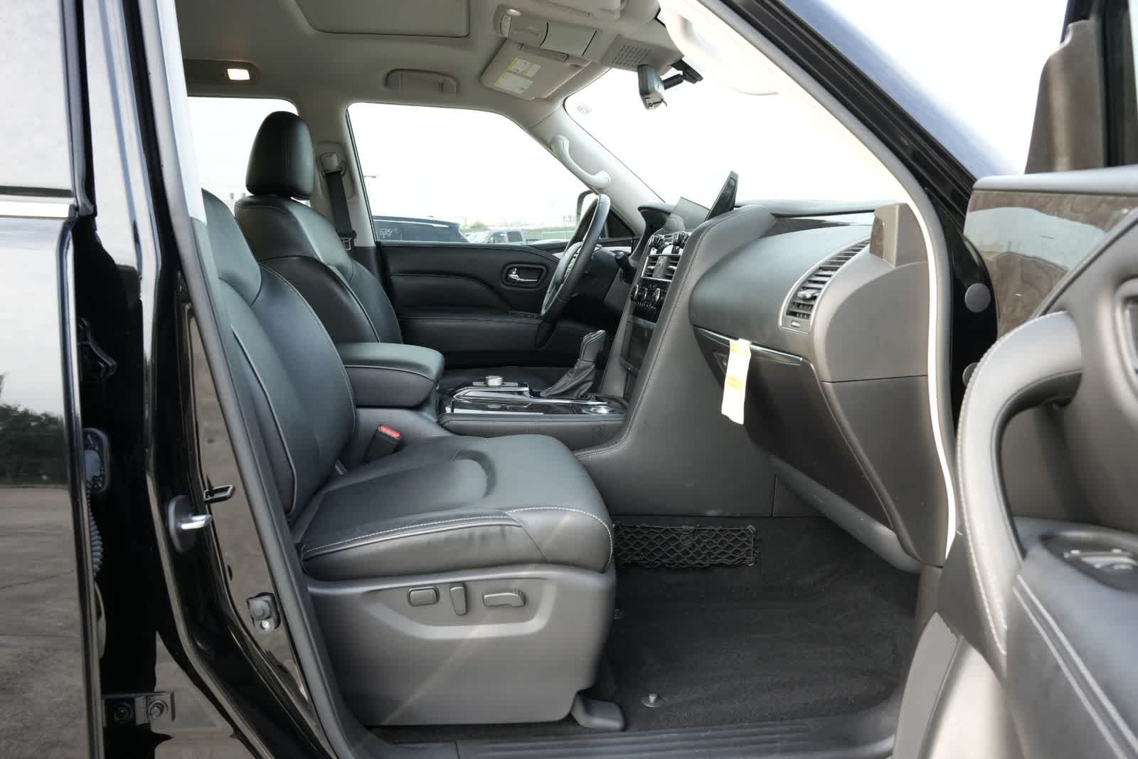 2023 INFINITI QX80 LUXE