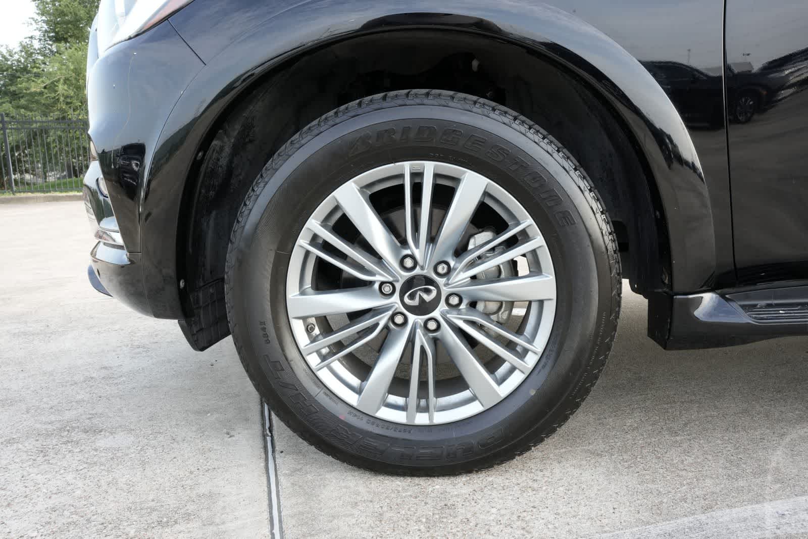 2023 INFINITI QX80 LUXE