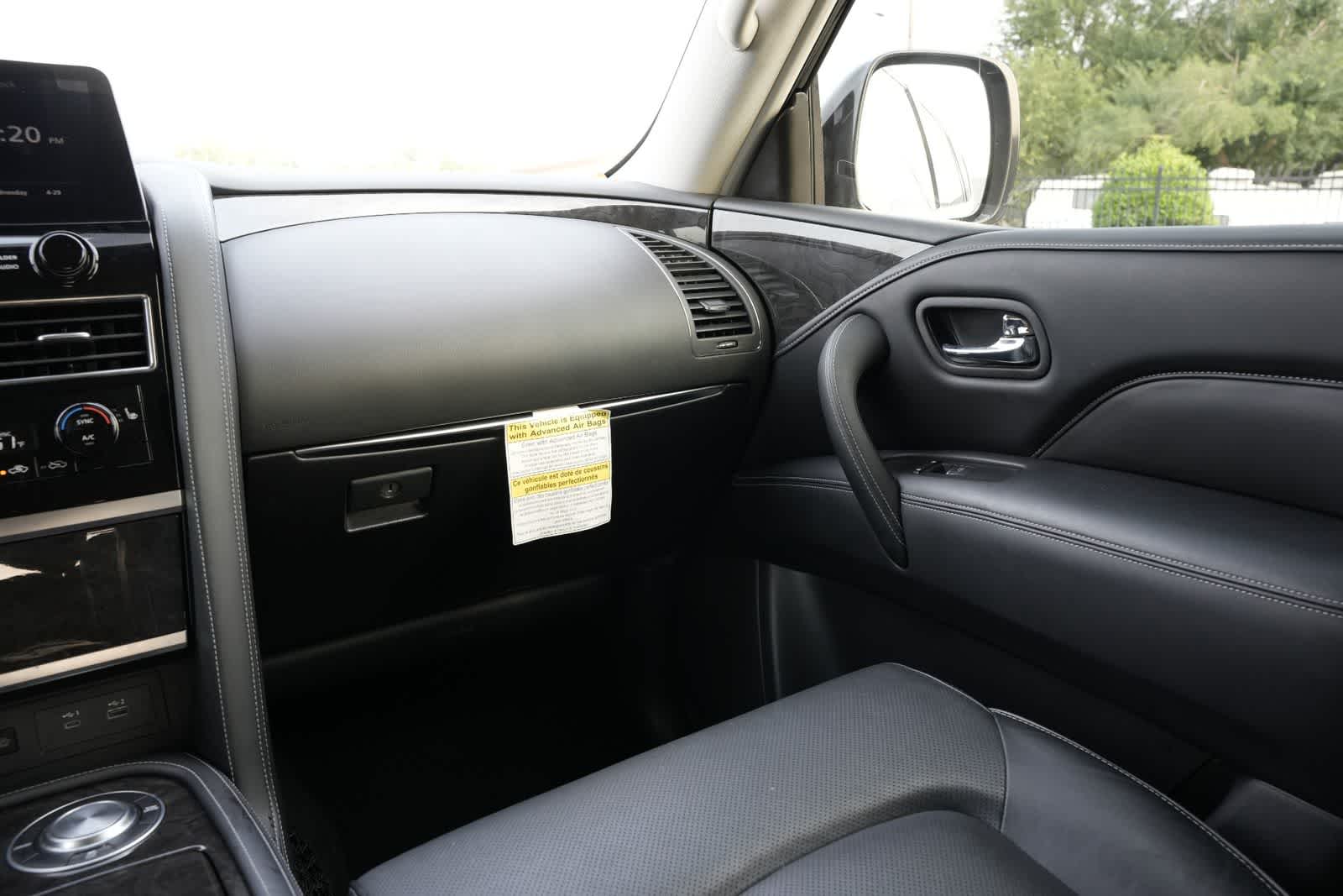 2023 INFINITI QX80 LUXE