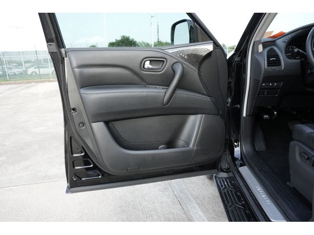 2023 INFINITI QX80 LUXE
