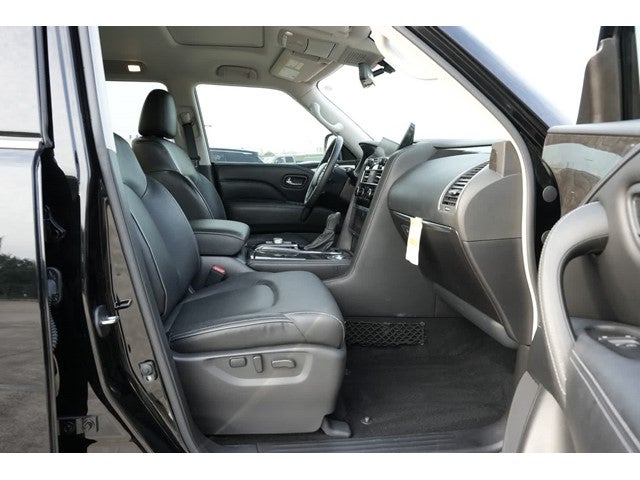 2023 INFINITI QX80 LUXE