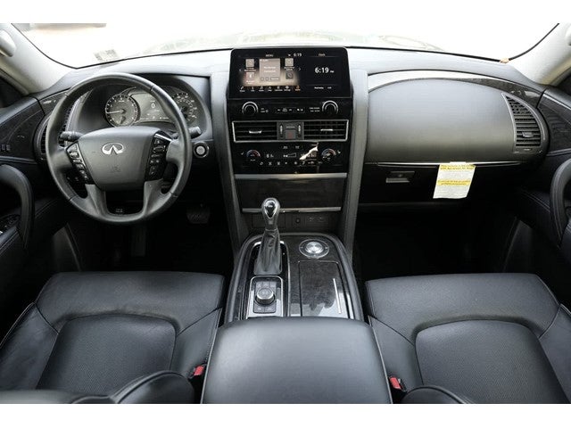 2023 INFINITI QX80 LUXE