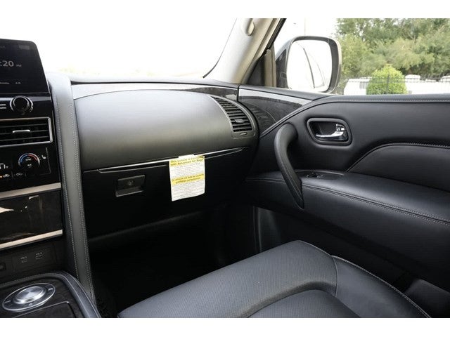 2023 INFINITI QX80 LUXE