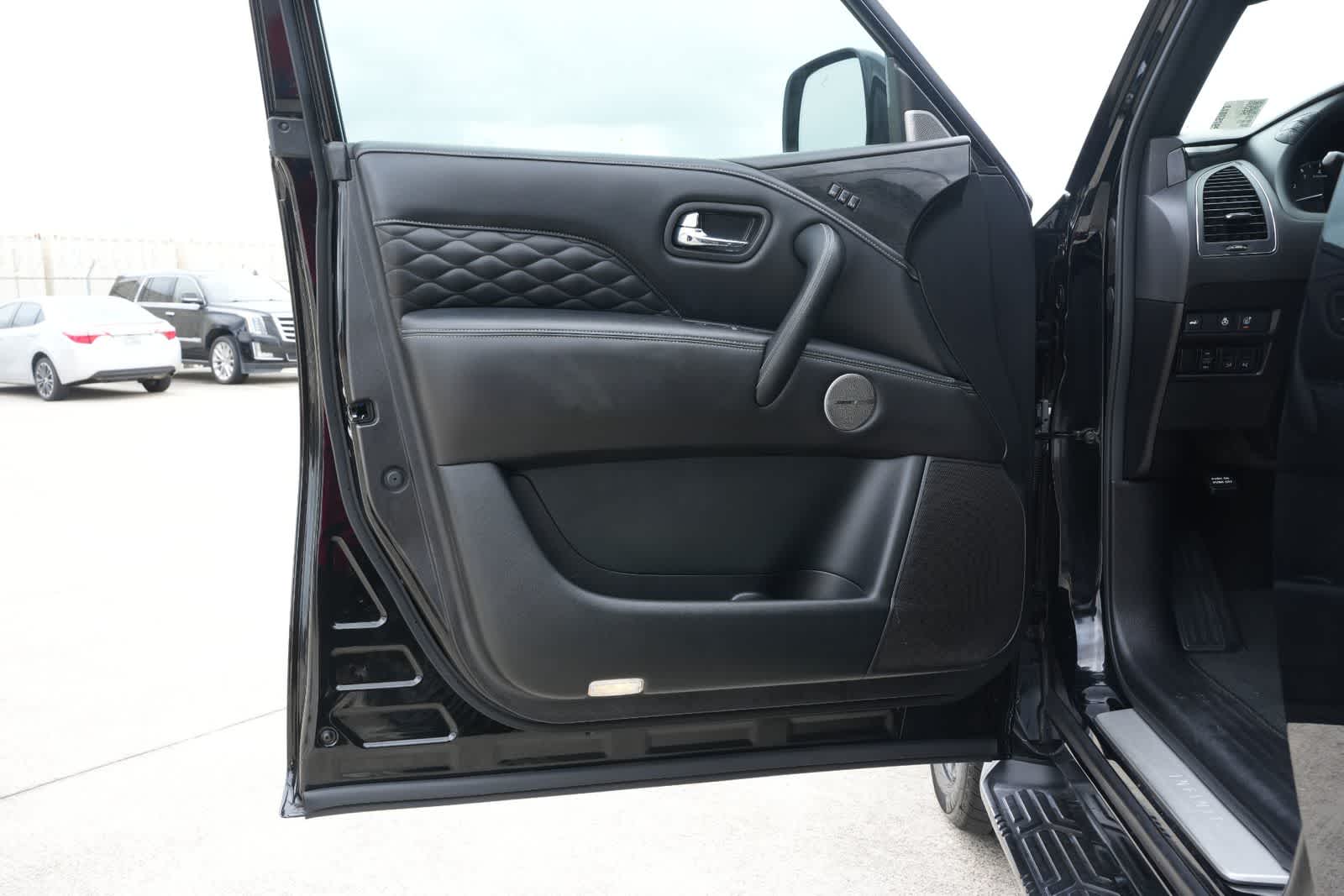 2023 INFINITI QX80 SENSORY