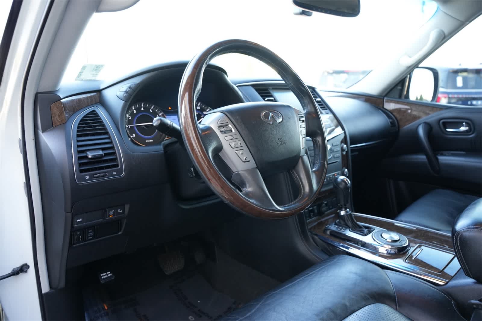 2017 INFINITI QX80 2WD