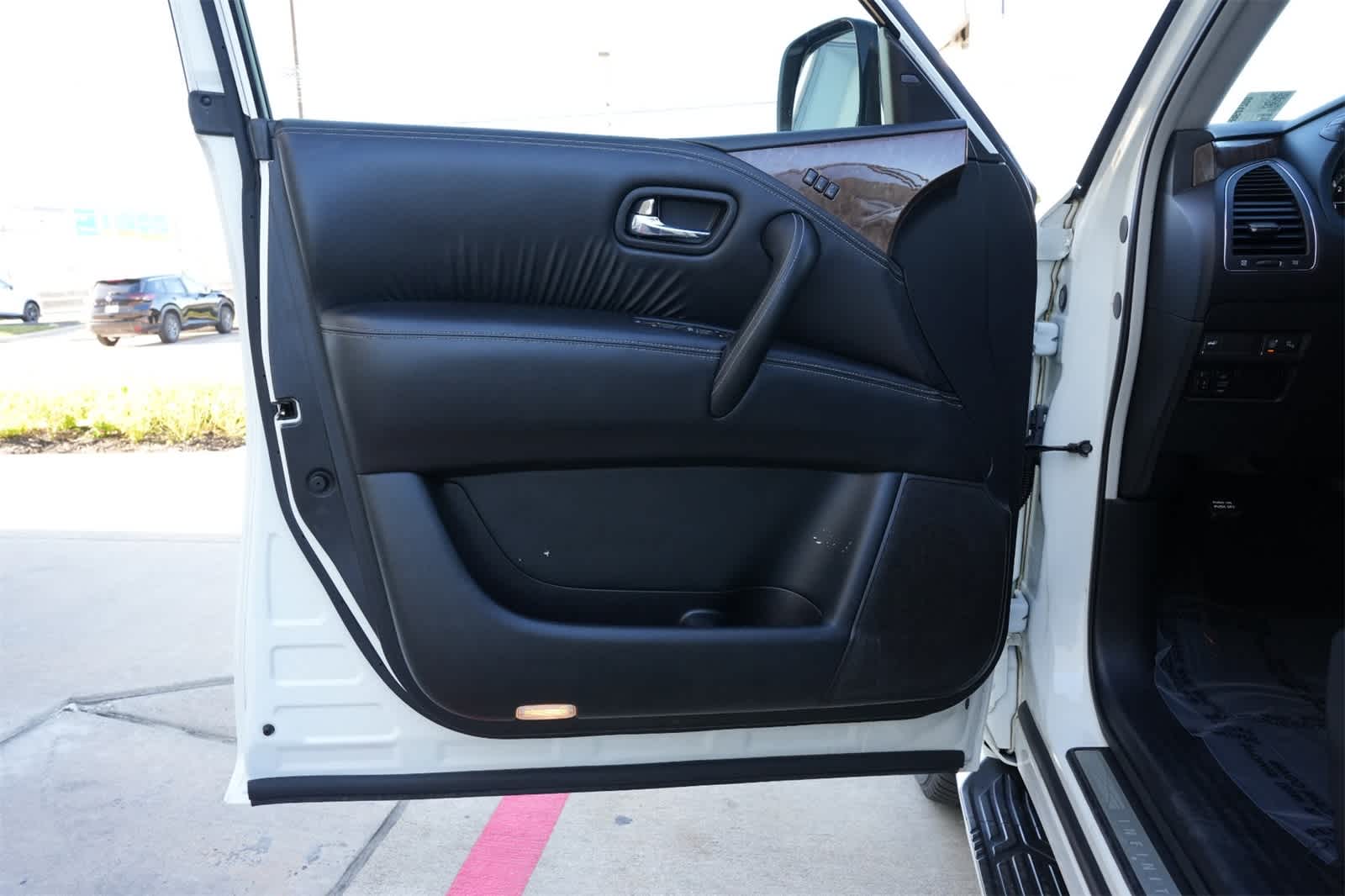 2017 INFINITI QX80 2WD