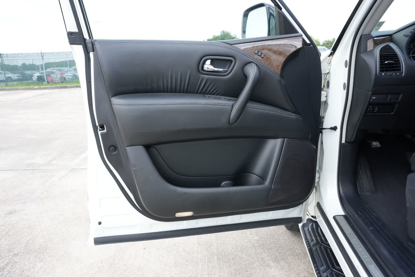 2017 INFINITI QX80 RWD