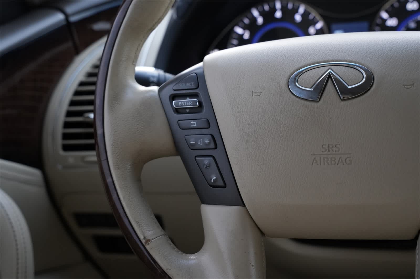 2011 INFINITI QX56 7-passenger