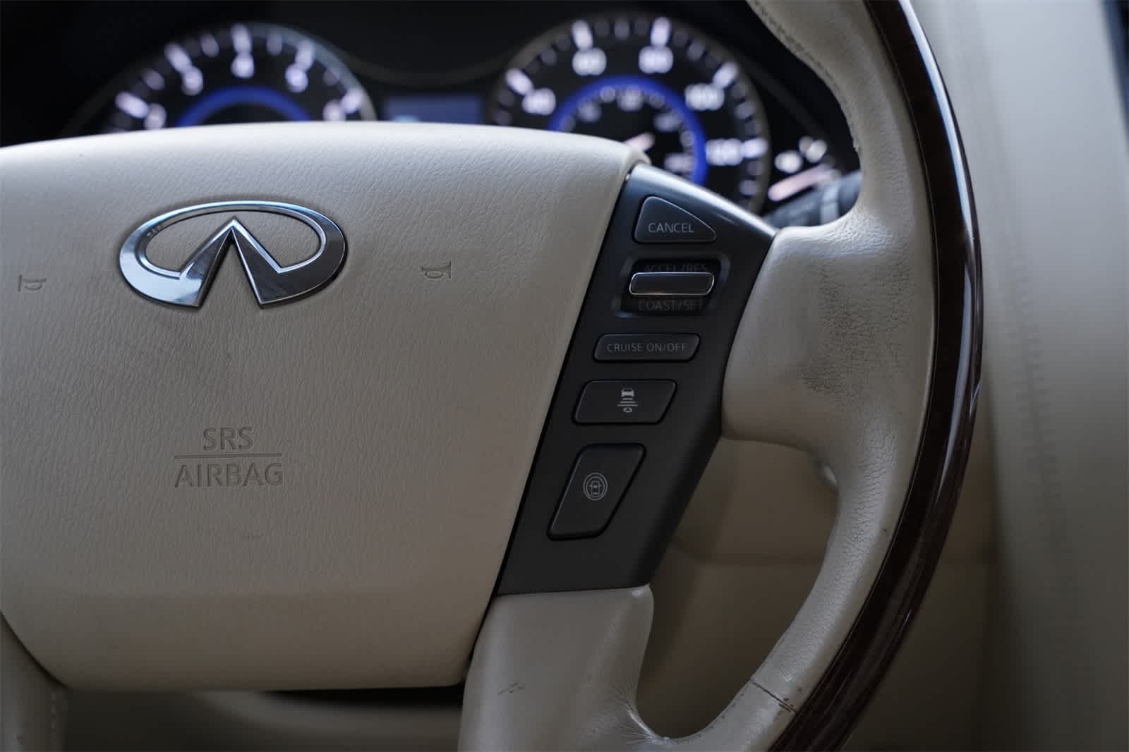 2011 INFINITI QX56 7-passenger