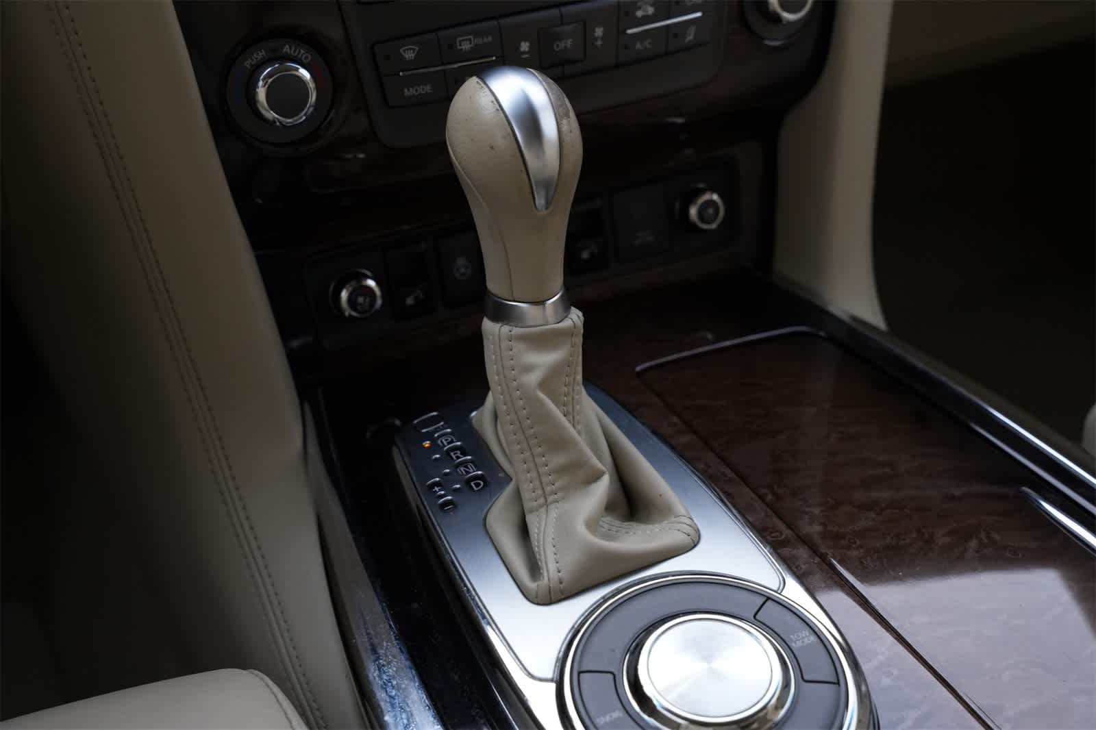 2011 INFINITI QX56 7-passenger