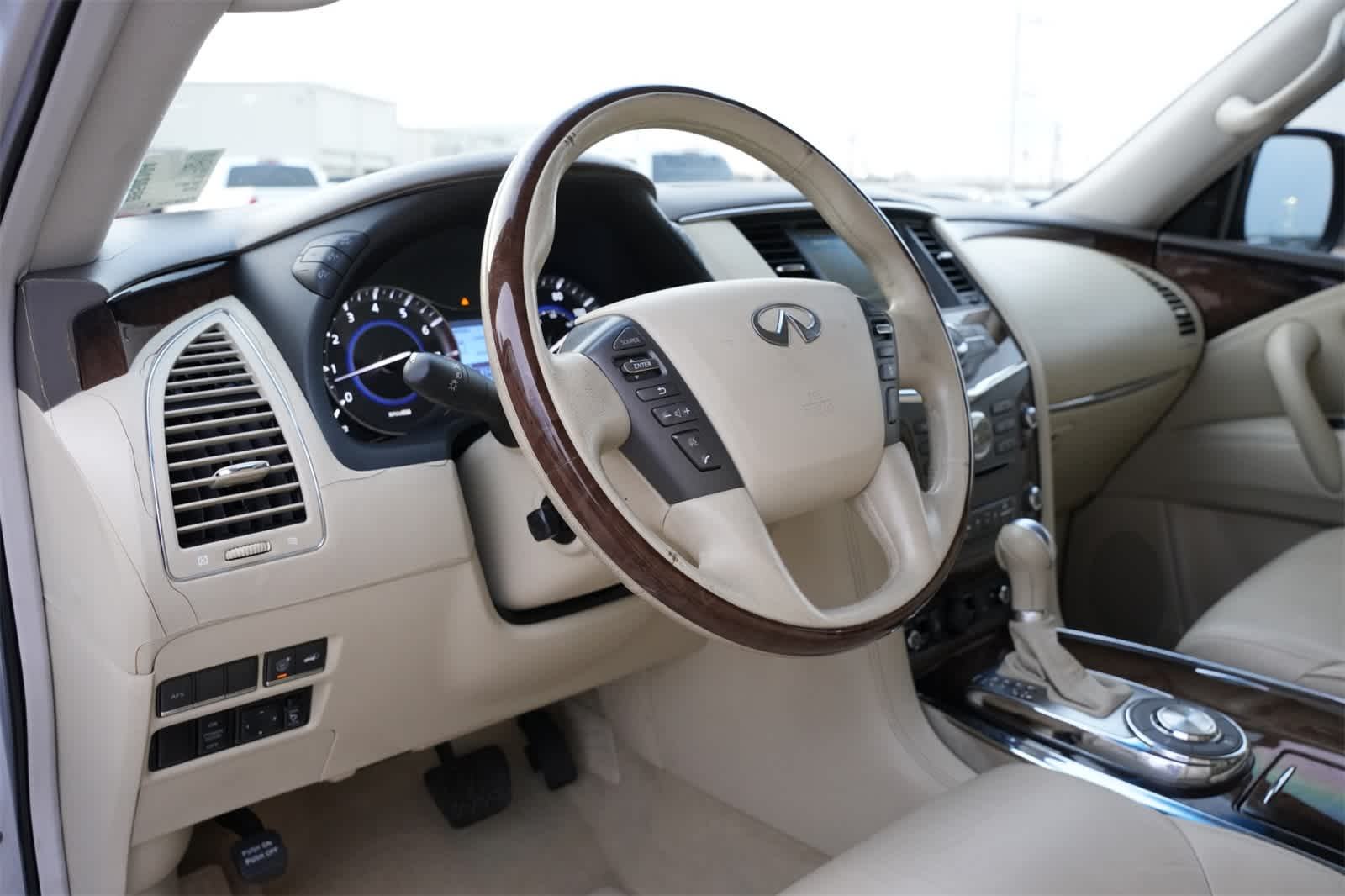 2011 INFINITI QX56 7-passenger