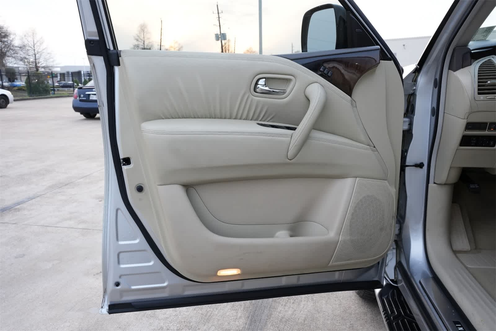 2011 INFINITI QX56 7-passenger