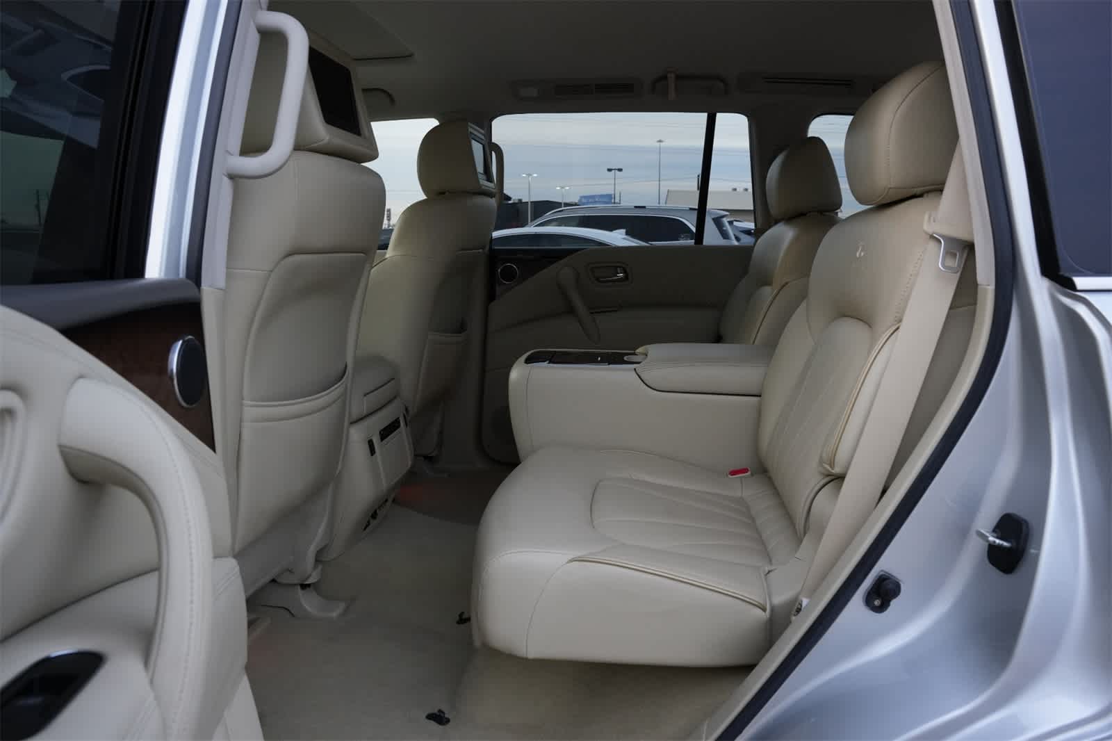 2011 INFINITI QX56 7-passenger